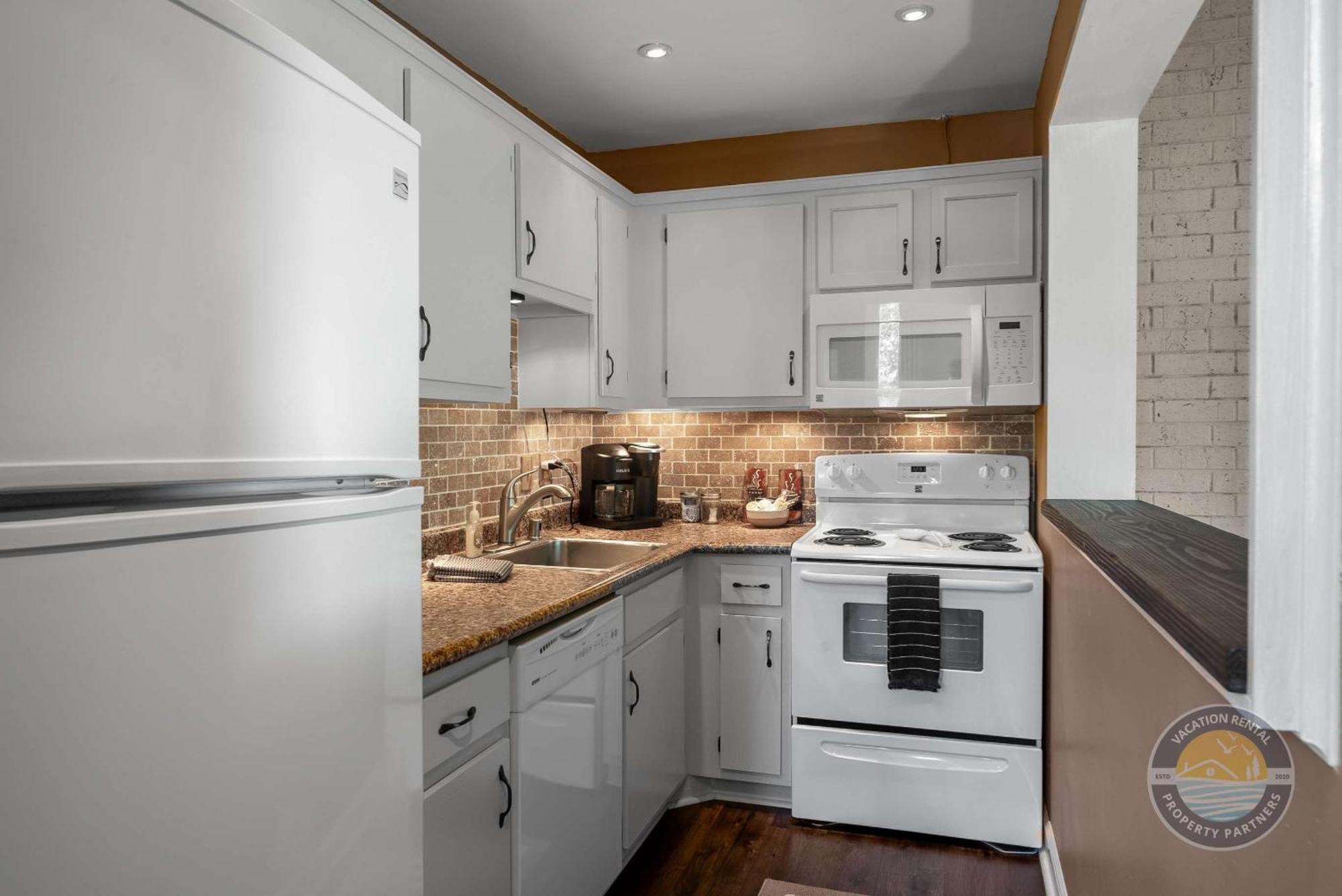 New Lake Como Condo With Lake Views Lake Geneva Exterior photo