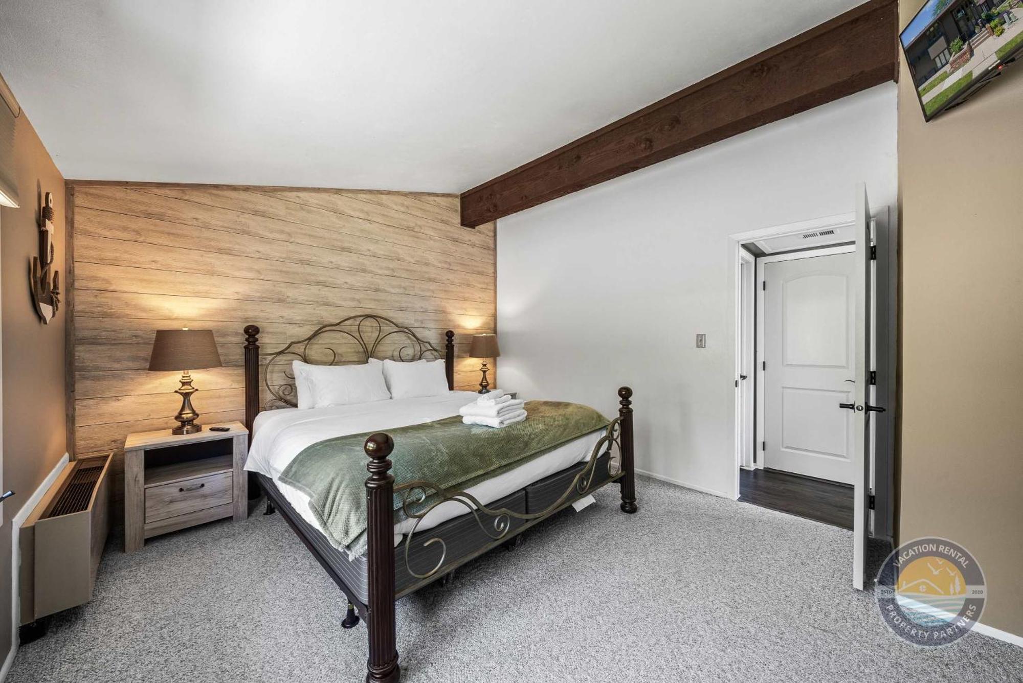New Lake Como Condo With Lake Views Lake Geneva Exterior photo